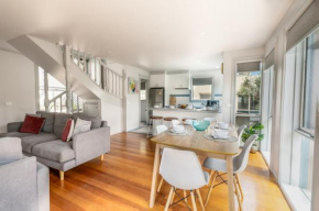 Ocean Breeze 100m from the Beach, Pet Friendly
